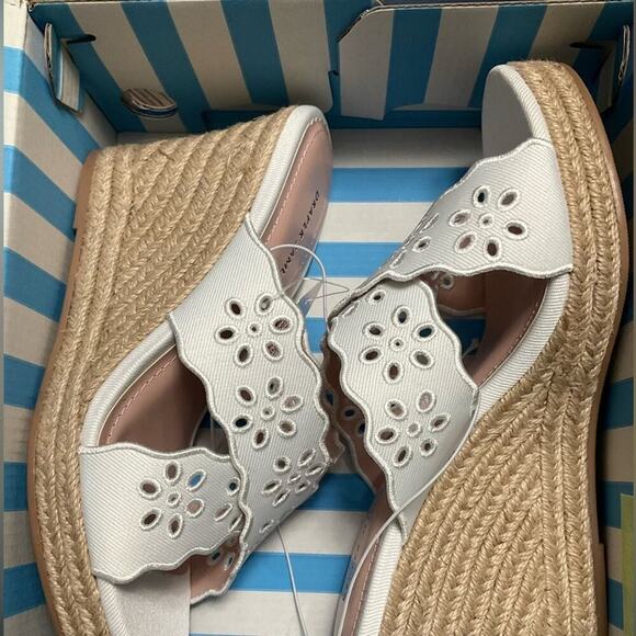 Draper James White Wedge Eyelet Fabric Sandal Ladies Heel Size 8 NIB - Picture 8 of 12